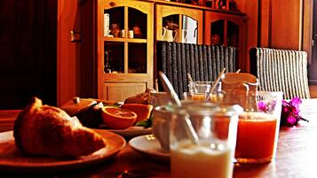 Free daily continental breakfast