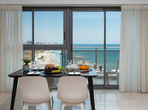 In-room safe, soundproofing, iron/ironing board, cots/infant beds - ApartHotel Okeanos on the Beach (Herzliya)