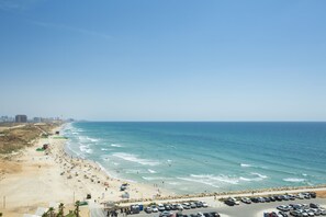 On the beach - ApartHotel Okeanos on the Beach (Herzliya)