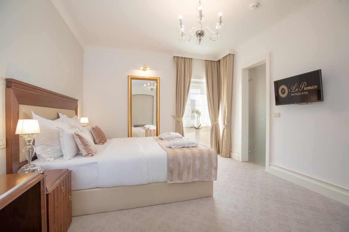 Superior Single Room | 1 bedroom, premium bedding, minibar, in-room safe