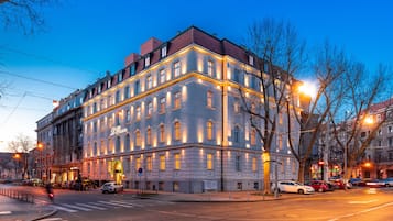 Fassade der Unterkunft – Abend/Nacht