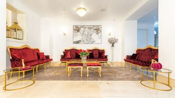 Coin salon dans le hall