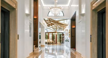 Le Premier Boutique Hotel