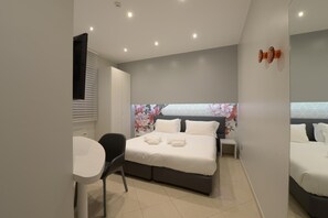 In-room safe, desk, soundproofing, free cribs/infant beds - Imperiali Hotel (Francavilla Fontana)