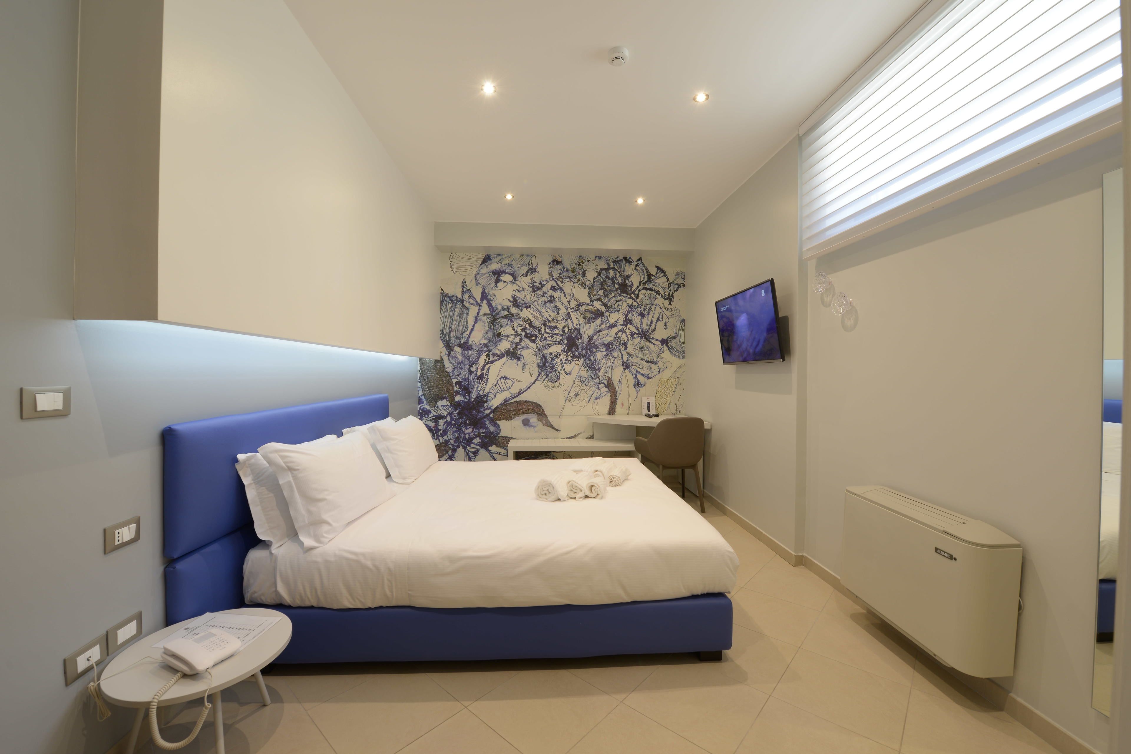 standard double or twin room | in-room safe, desk, soundproofing, free cots/infant beds