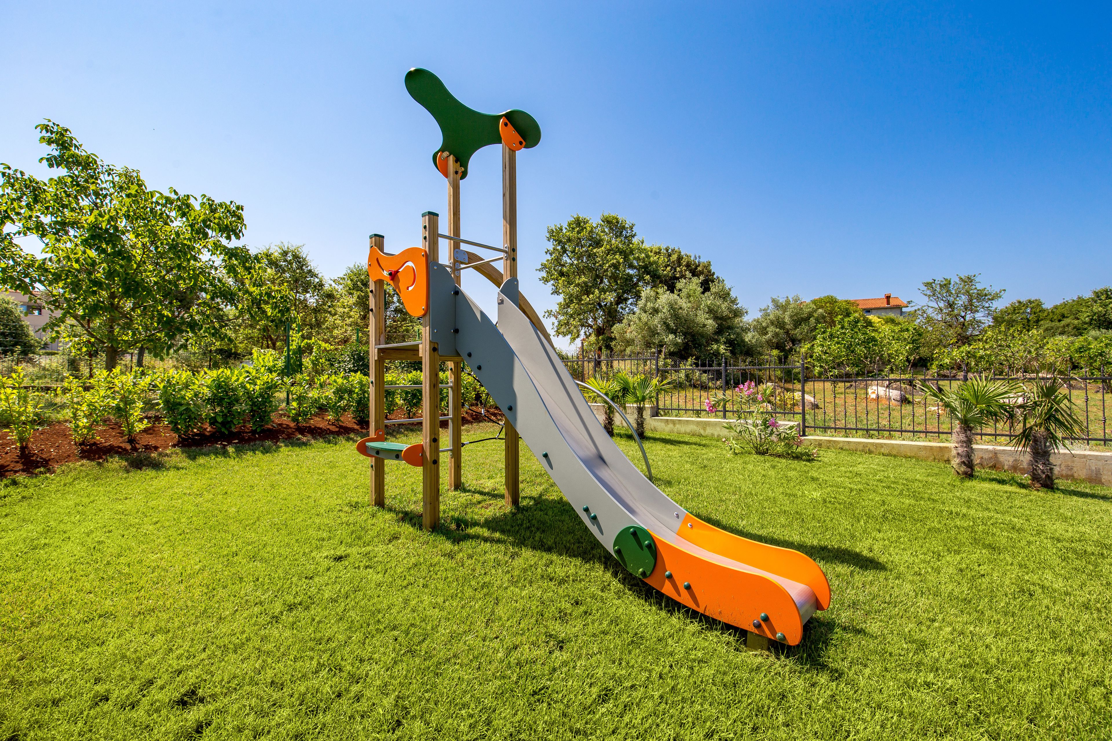 Children’s play area – outdoor
