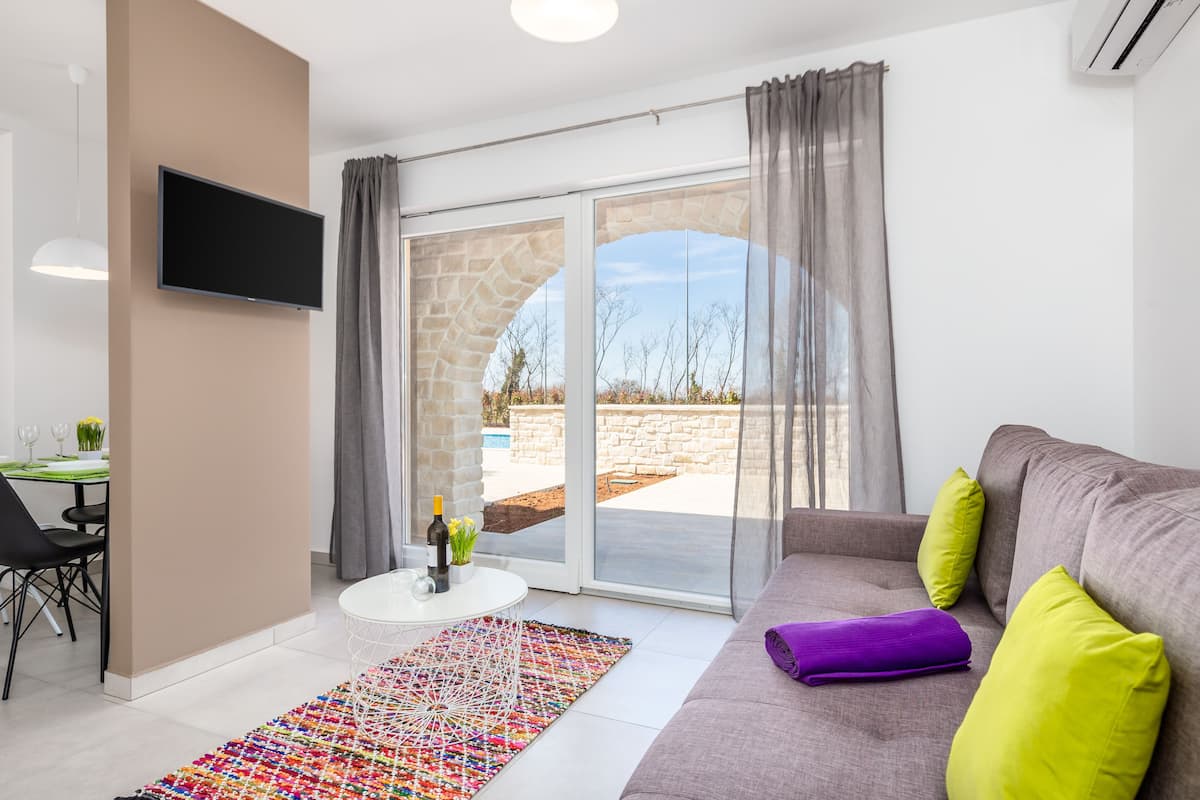 Apartamento, 1 cama de matrimonio con sofá cama, terraza (Agava) | Zona de estar | Una televisión de pantalla plana