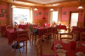 Free daily continental breakfast  - B&B Carpe Diem (Livigno)