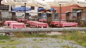 Mittagessen und Abendessen, lokale Küche