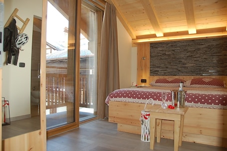 Desk, laptop workspace, free WiFi. B&B Carpe Diem