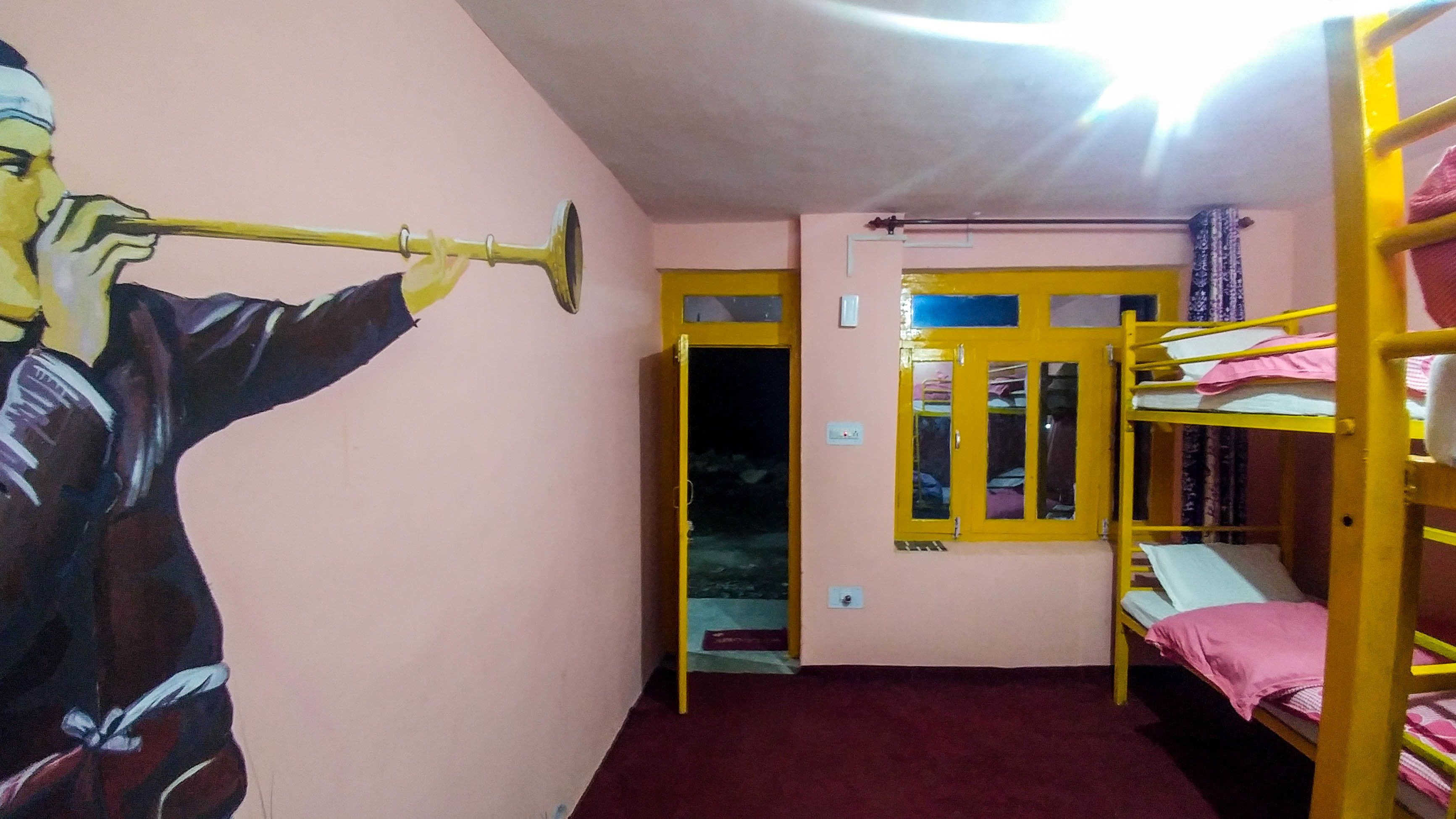 Dormitorio compartido básico, para no fumadores, vista a la montaña | 1 habitación y camas extra 