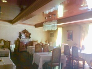 Mittagessen und Abendessen, lokale Küche