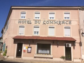 Property entrance - Hôtel Du Commerce (Pont-de-Vaux)