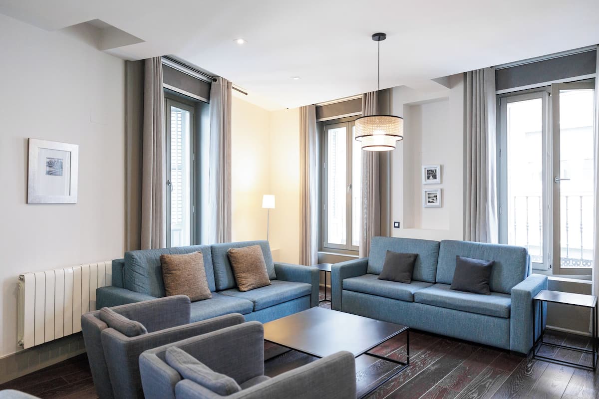 Deluxe Apartment, 2 Bedrooms, City View | Living area