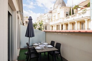 Deluxe-Penthouse, 2 Schlafzimmer, Stadtblick | Terrasse/Patio