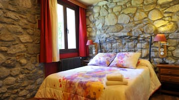Habitación doble | Cortinas opacas, wifi gratis, ropa de cama