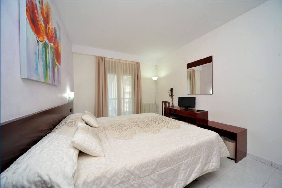 Blackout curtains, free WiFi, bed sheets