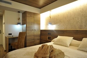 Superior Double Room | Desk, blackout curtains, free WiFi, bed sheets - Hotel Vall d'Aneu (Esterri D'Aneu)