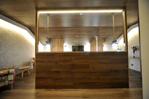 Suite junior | Escritorio, cortinas opacas, wifi gratis y ropa de cama