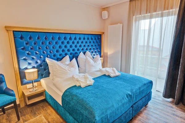 Deluxe Double Room (Saphir) | Minibar, in-room safe, individually decorated, desk