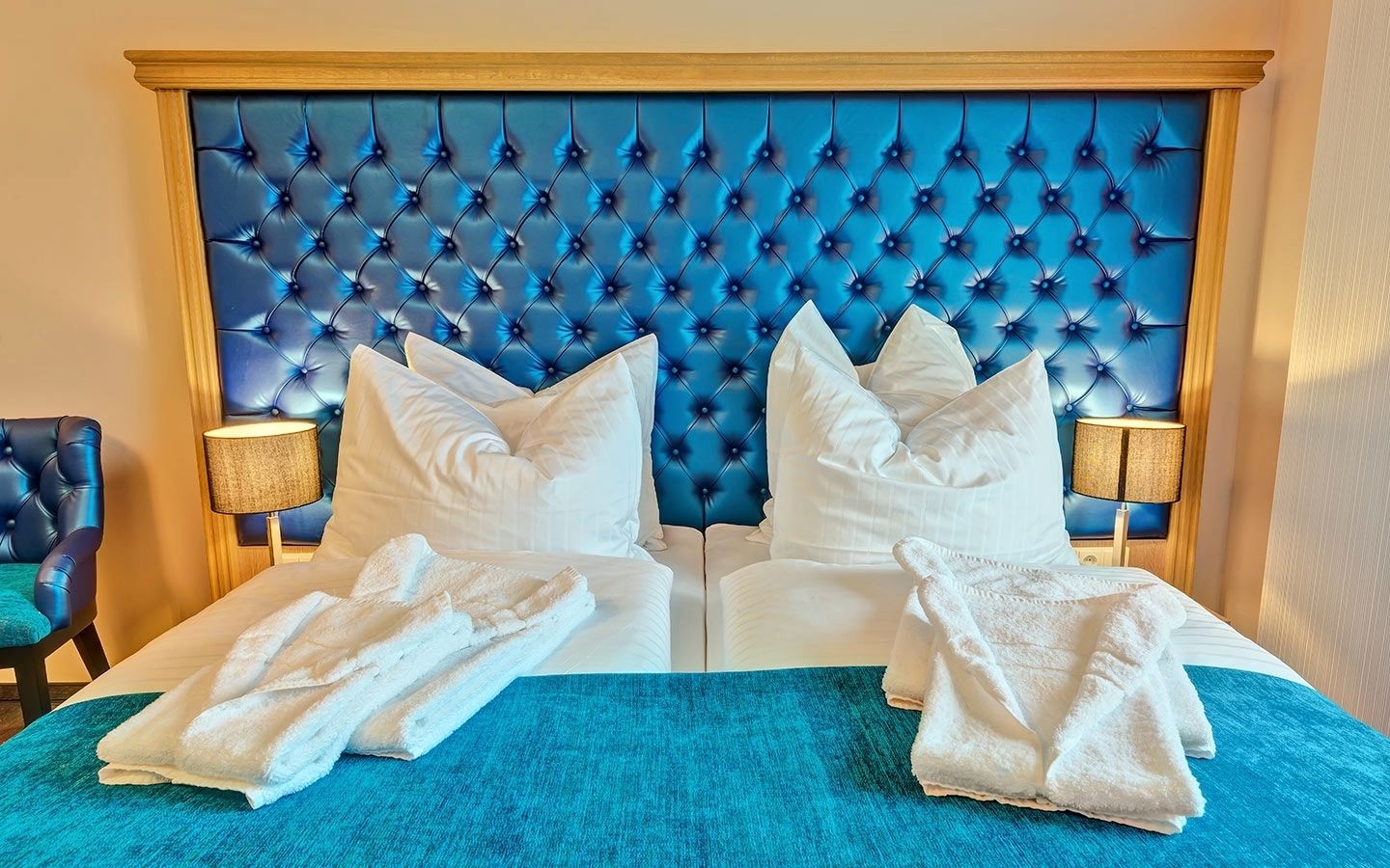 deluxe double room (saphir) | minibar, in-room safe, individually decorated, desk