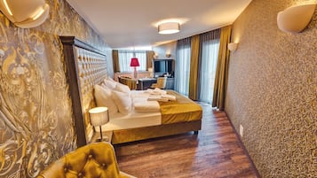 Deluxe Double Room, Non Smoking (Gold) | Minibar, in-room safe, individually decorated, desk