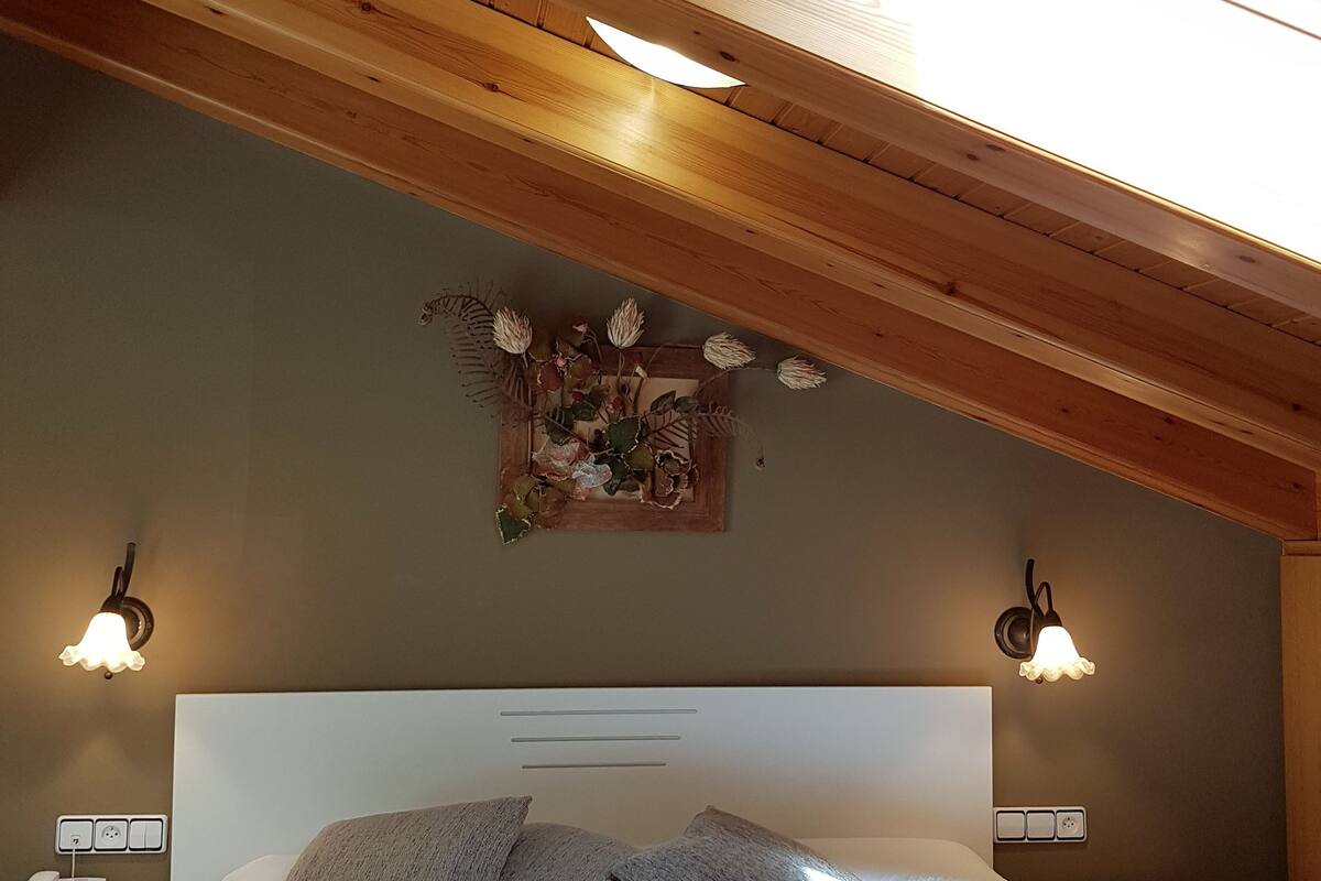 double room | individually decorated, individually furnished, cots/infant beds