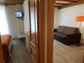 Decoración personalizada, muebles diferentes, cunas y wifi gratis 