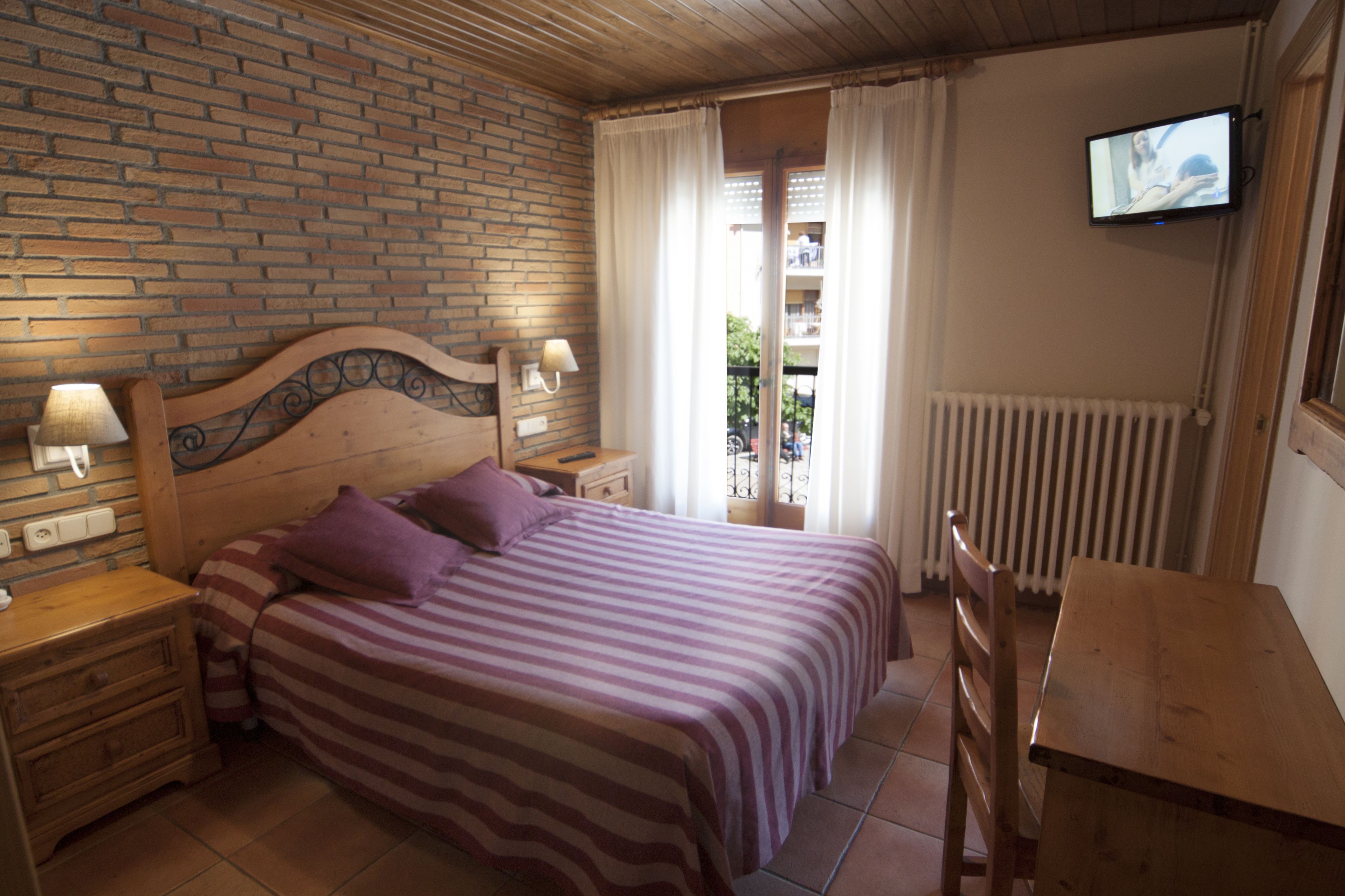 double room | individually decorated, individually furnished, cots/infant beds