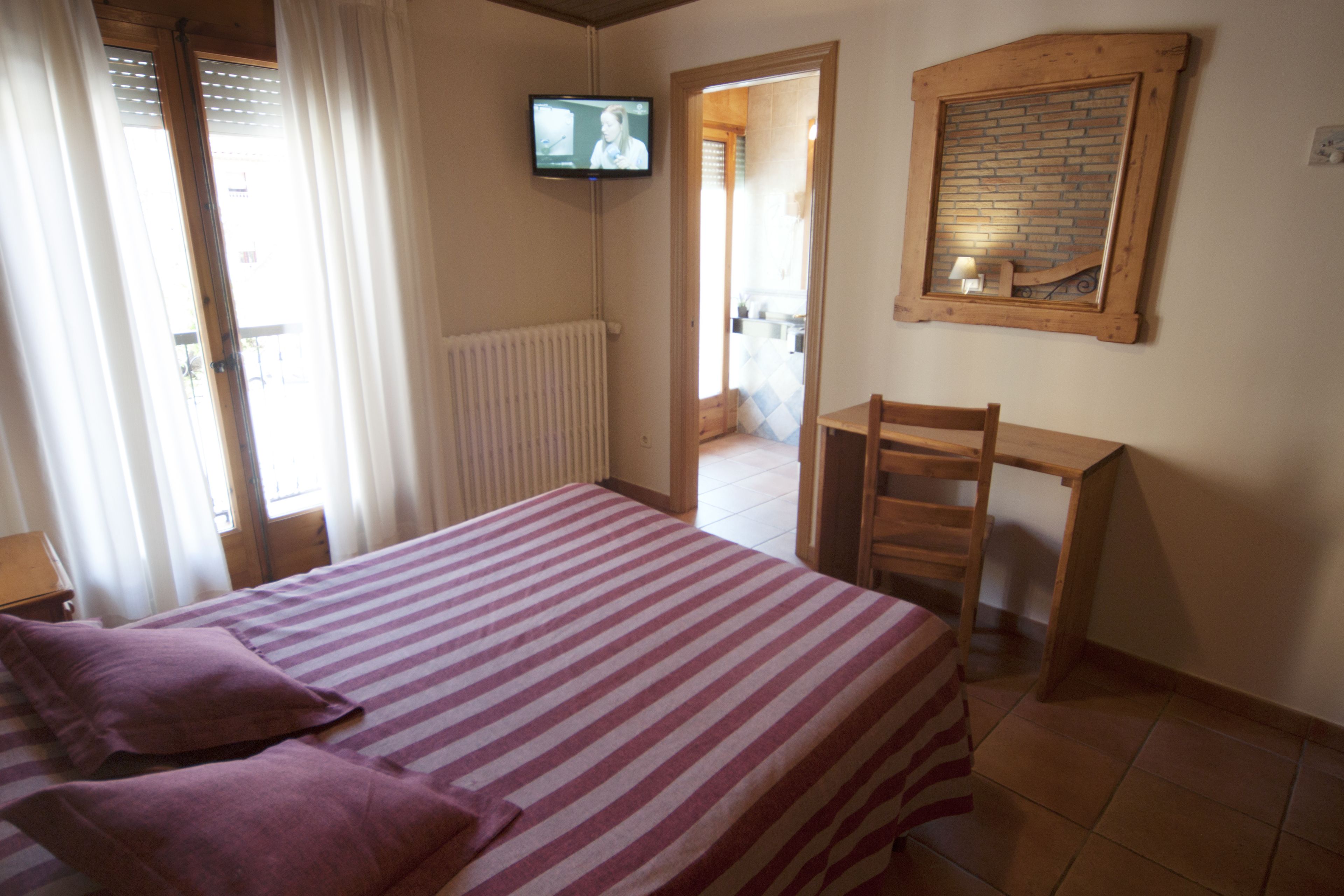 double room | individually decorated, individually furnished, cots/infant beds