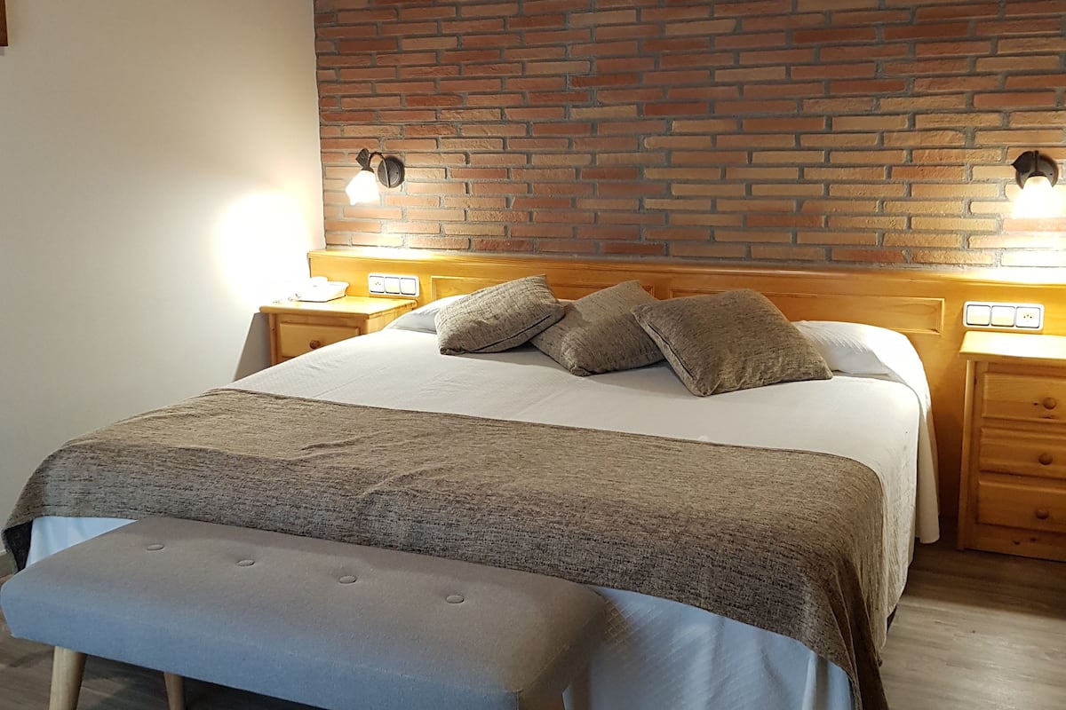 double room | individually decorated, individually furnished, cots/infant beds