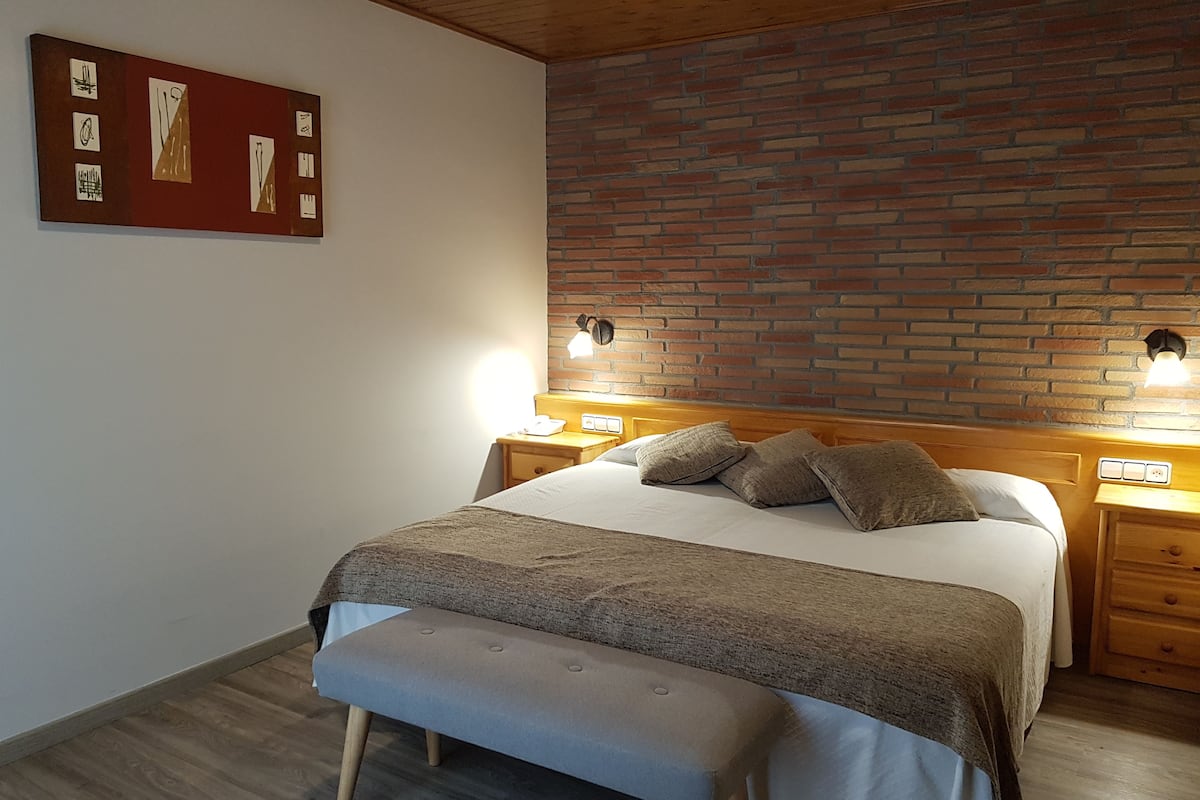 double room | individually decorated, individually furnished, cots/infant beds