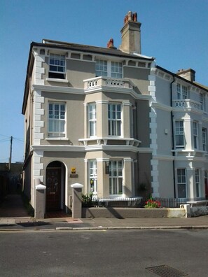 Front of property - Gyves Guest House (Eastbourne)