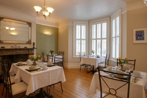 Free breakfast  - Gyves Guest House (Eastbourne)