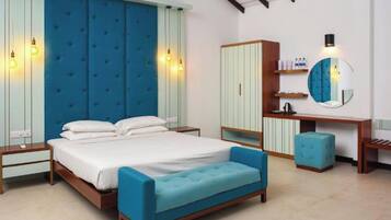 Suite Eksekutif, pemandangan laut | Seprai premium, minibar, brankas, dan meja kerja