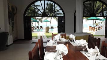 2 restaurants, international cuisine