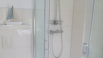 Dusche, Haartrockner, Handtücher