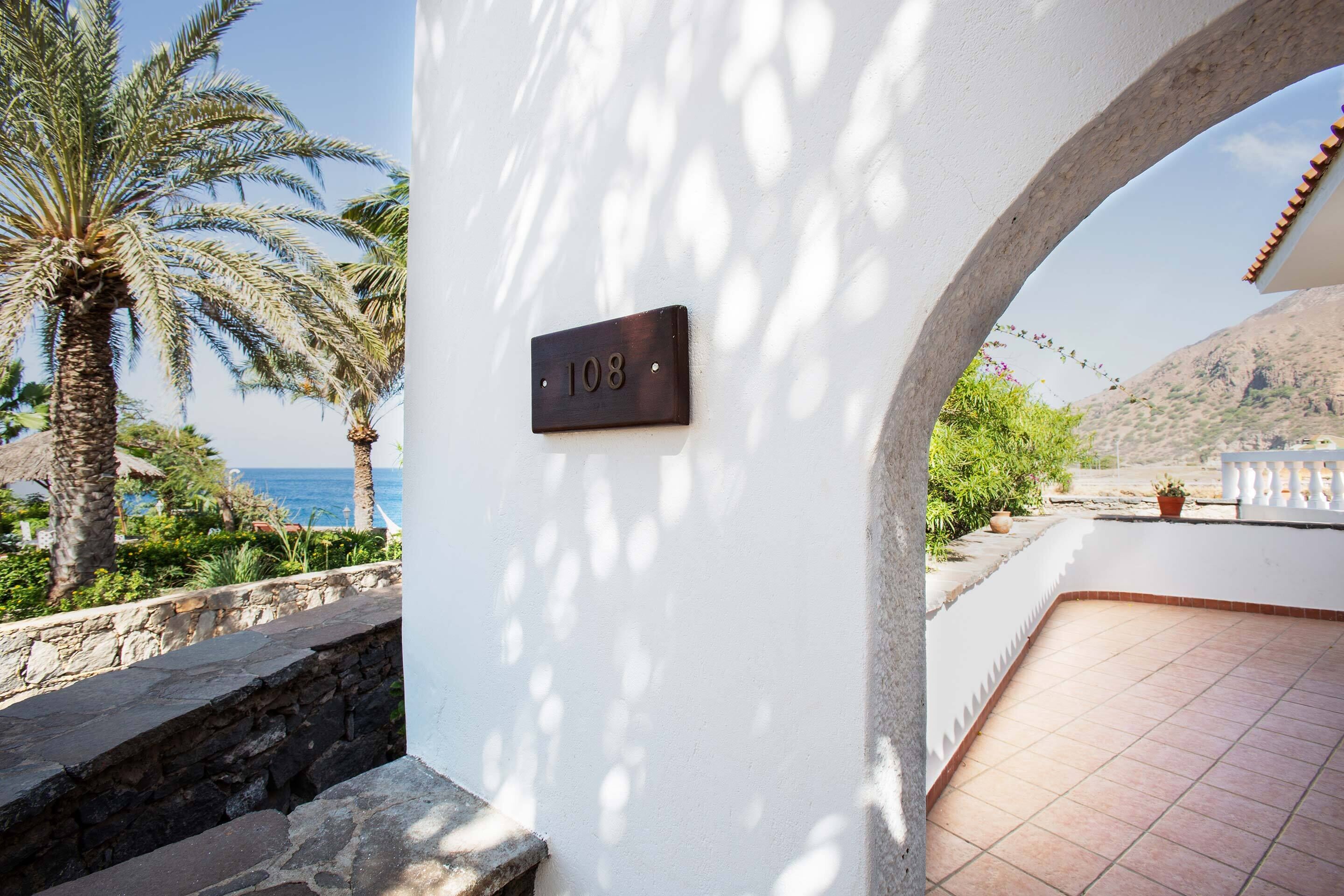 exclusive apartment, 2 bedrooms, sea view | terrace/patio