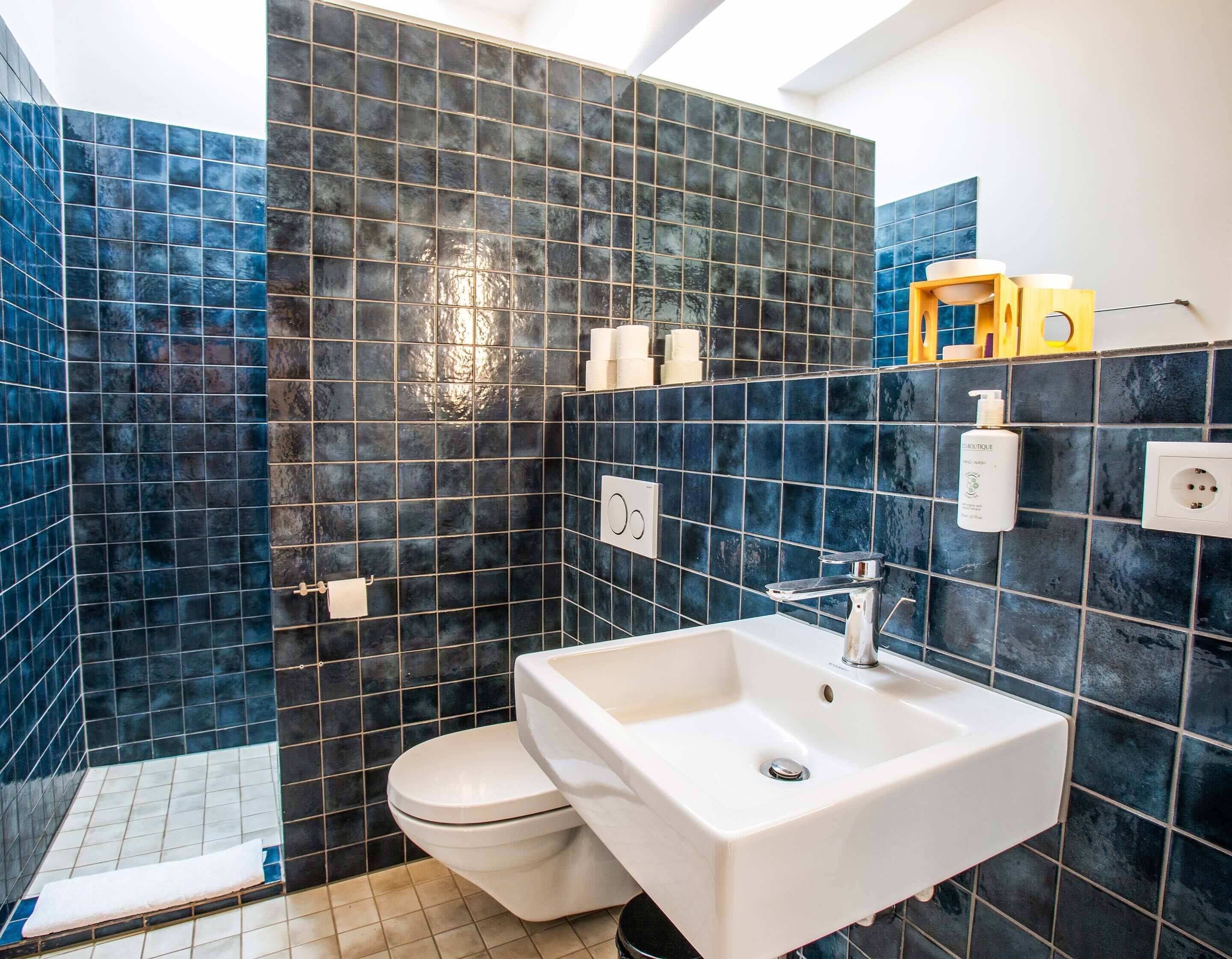 rainfall showerhead, eco-friendly toiletries, hair dryer, towels