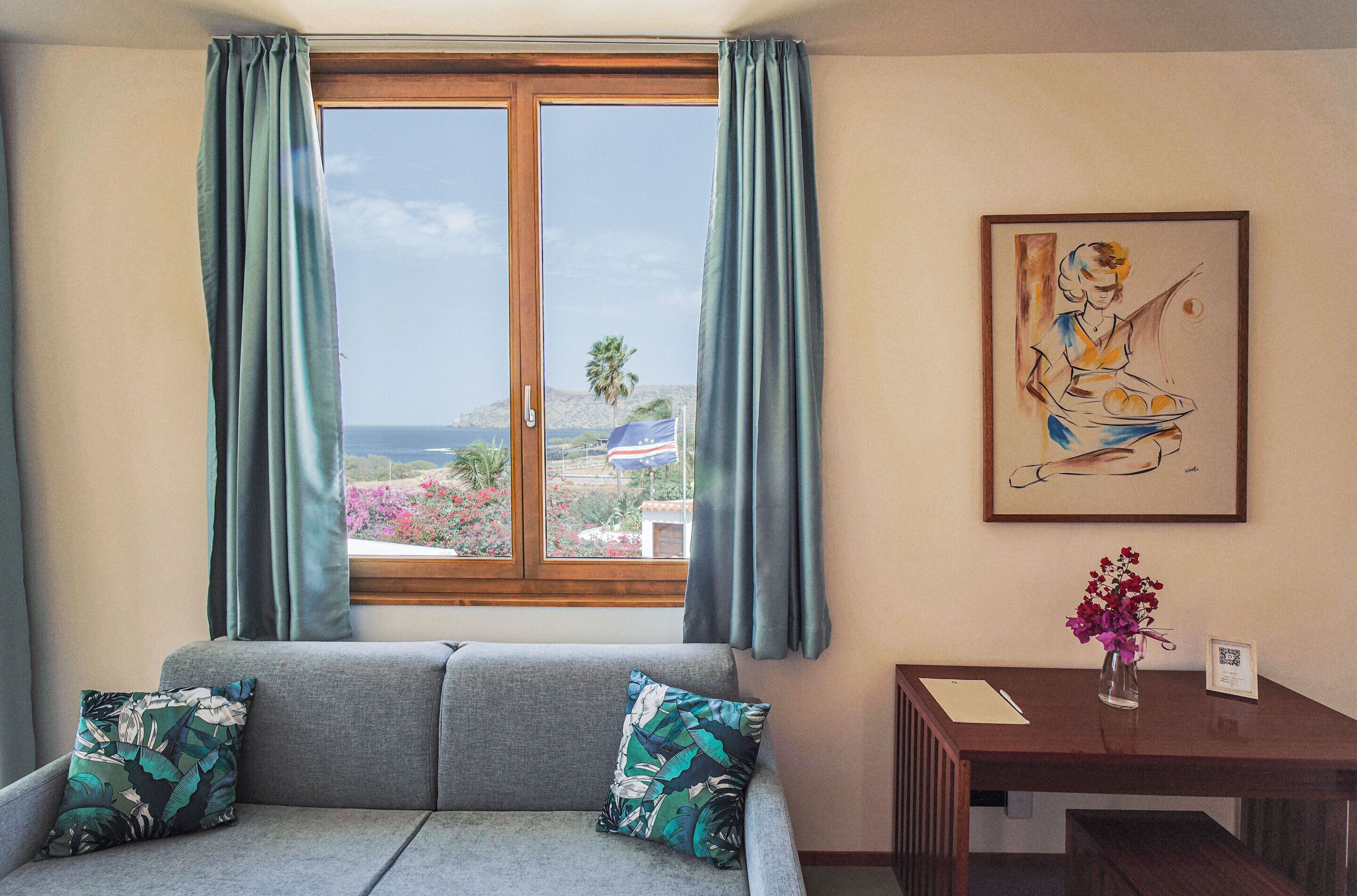 panoramic double room, sea view | living area