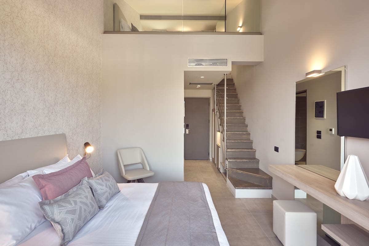 1 bedroom, in-room safe, iron/ironing board, free WiFi