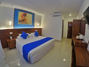 Quarto casal luxo, 1 cama King, terraço, vista para o mar | 1 quarto, roupas de cama premium, frigobar, cofres nos quartos