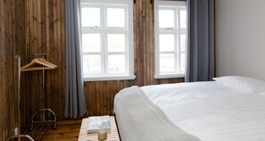 Apartment, 2 Schlafzimmer (Vatnsstígur 10b) | Individuell dekoriert, individuell eingerichtet, Schreibtisch