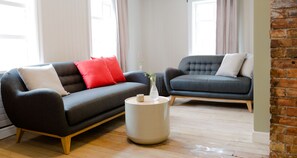 Maison, 3 chambres (Vatnsstígur 8) | Salle de séjour | Télévision à écran plat