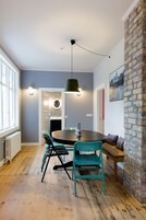 Superior Apartment, 3 Bedrooms, 2 Bathrooms (Hverfisgata 53) | In-room dining