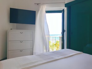 Double Room, Sea View | Minibar, desk, iron/ironing board, free WiFi - Terrazza Diomede (Manfredonia)