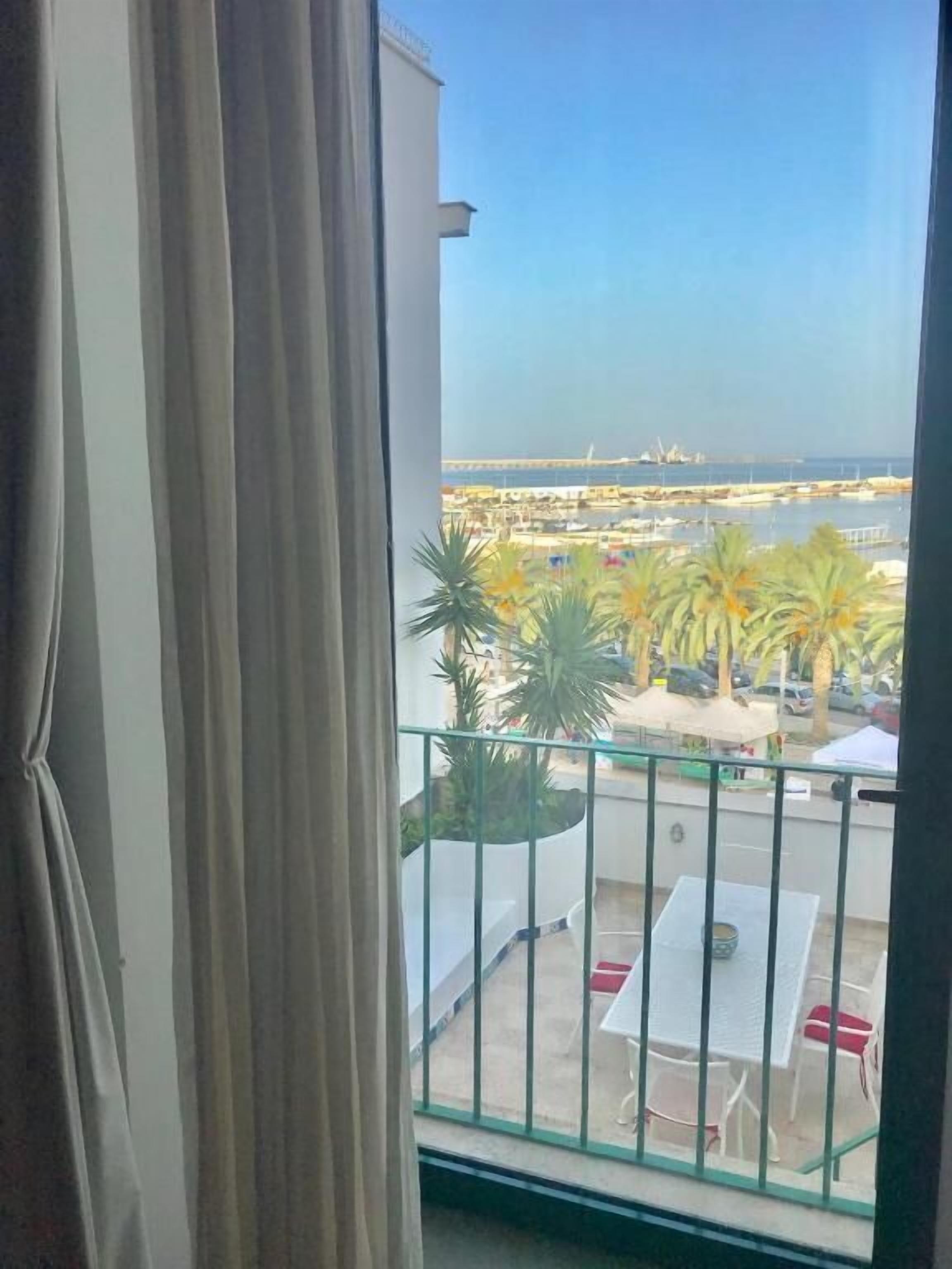 Chambre, vue mer | Minibar, bureau, fer et planche à repasser, Wi-Fi gratuit