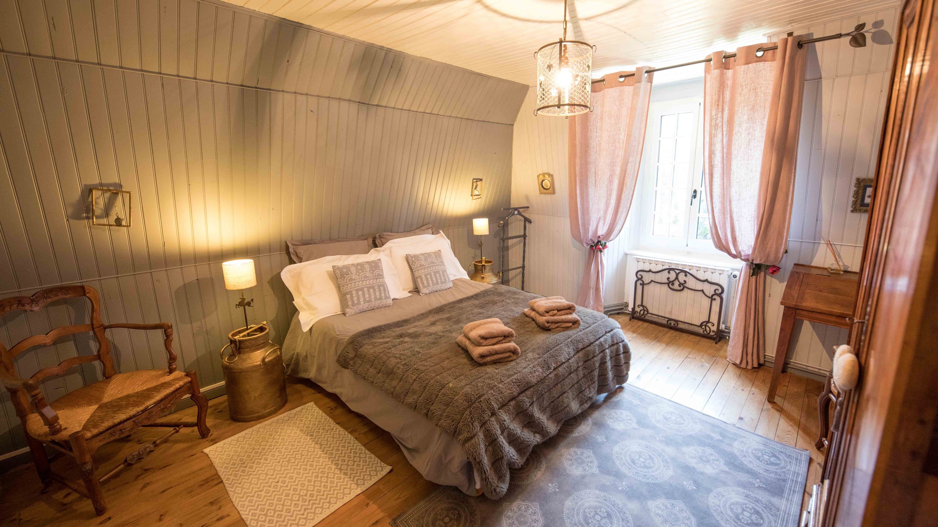 Double Room (Gentiane) | Iron/ironing board, free WiFi