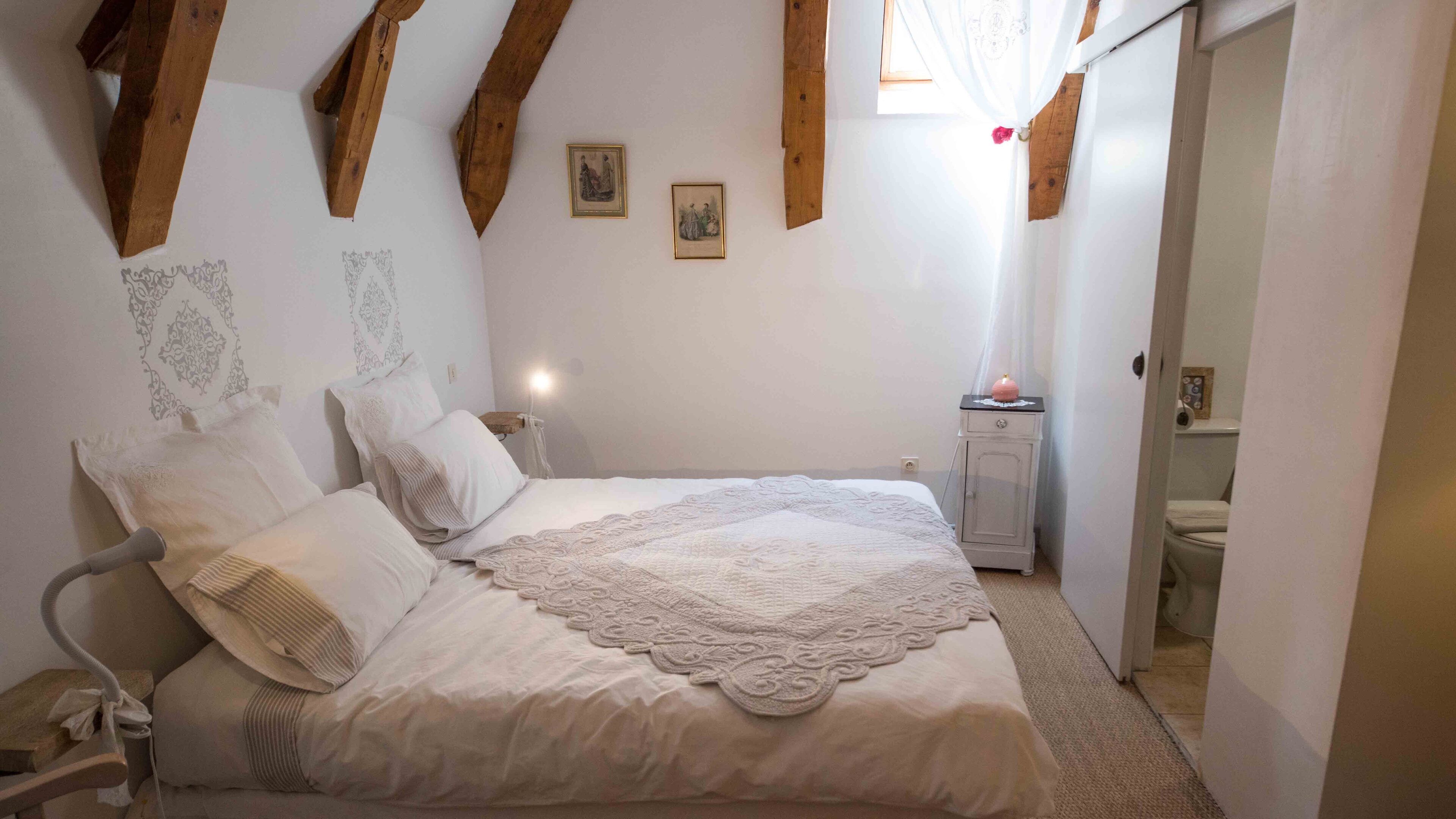 Double Room (Jonquille) | Iron/ironing board, free WiFi