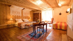 Family Room (Narcisse) | Iron/ironing board, free WiFi